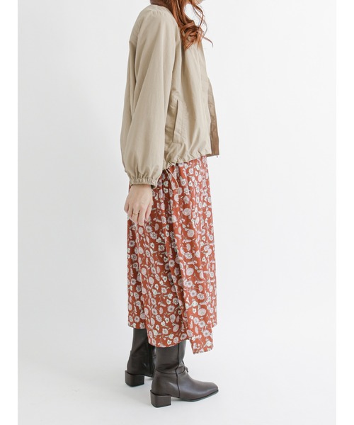 Te chichi TERRASSE（テチチテラス）の「【日比谷花壇コラボ】ノーカラーブルゾン（ブルゾン・レディース・ベージュ/ネイビー・ﾌﾘ-）」の15枚目の写真