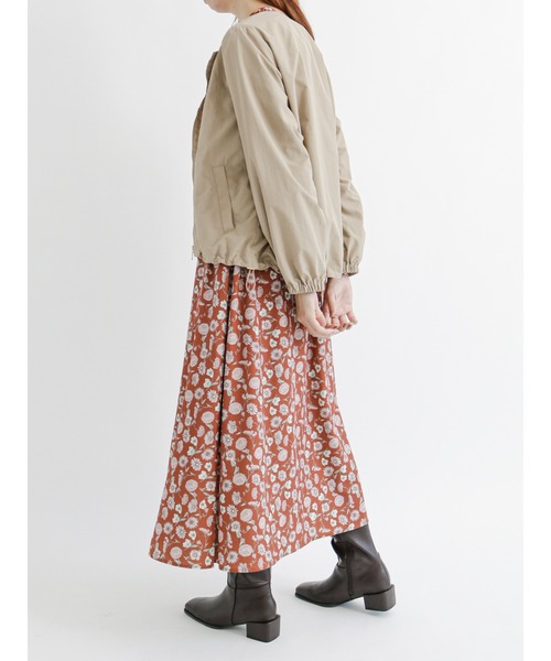 Te chichi TERRASSE（テチチテラス）の「【日比谷花壇コラボ】ノーカラーブルゾン（ブルゾン・レディース・ベージュ/ネイビー・ﾌﾘ-）」の12枚目の写真