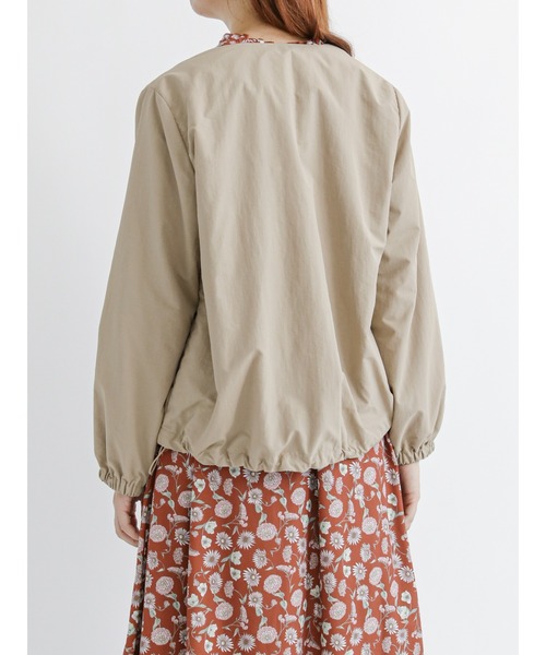 Te chichi TERRASSE（テチチテラス）の「【日比谷花壇コラボ】ノーカラーブルゾン（ブルゾン・レディース・ベージュ/ネイビー・ﾌﾘ-）」の20枚目の写真