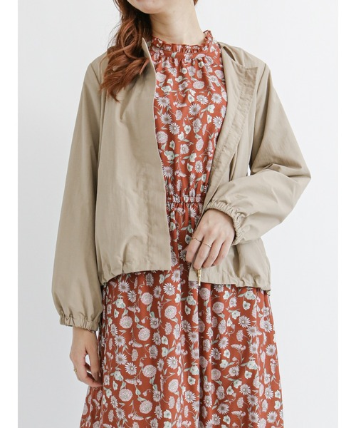 Te chichi TERRASSE（テチチテラス）の「【日比谷花壇コラボ】ノーカラーブルゾン（ブルゾン・レディース・ベージュ/ネイビー・ﾌﾘ-）」の9枚目の写真