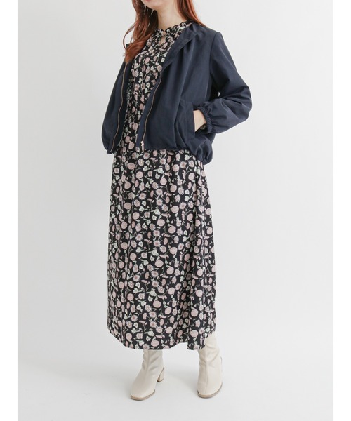 Te chichi TERRASSE（テチチテラス）の「【日比谷花壇コラボ】ノーカラーブルゾン（ブルゾン・レディース・ベージュ/ネイビー・ﾌﾘ-）」の6枚目の写真