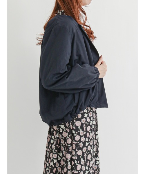 Te chichi TERRASSE（テチチテラス）の「【日比谷花壇コラボ】ノーカラーブルゾン（ブルゾン・レディース・ベージュ/ネイビー・ﾌﾘ-）」の16枚目の写真