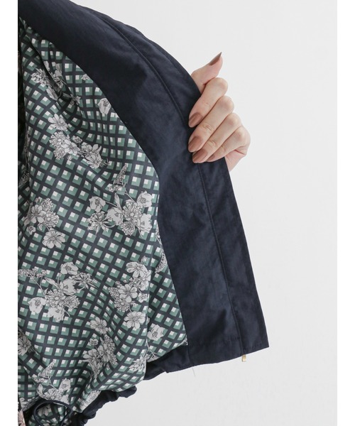 Te chichi TERRASSE（テチチテラス）の「【日比谷花壇コラボ】ノーカラーブルゾン（ブルゾン・レディース・ベージュ/ネイビー・ﾌﾘ-）」の7枚目の写真