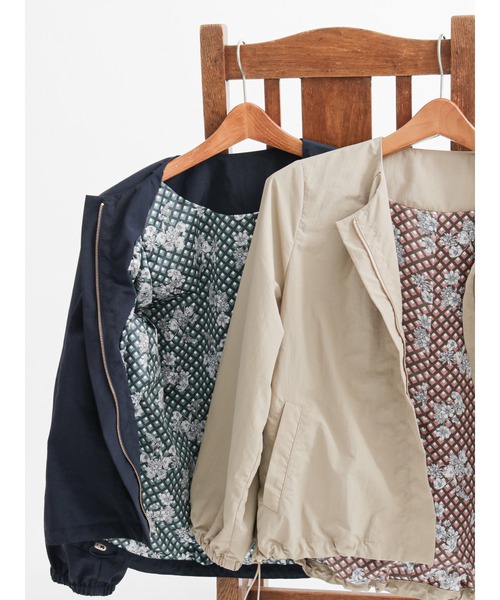 Te chichi TERRASSE（テチチテラス）の「【日比谷花壇コラボ】ノーカラーブルゾン（ブルゾン・レディース・ベージュ/ネイビー・ﾌﾘ-）」の19枚目の写真