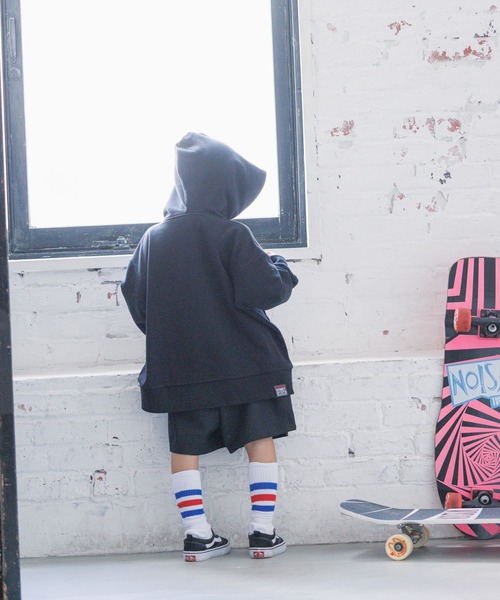 LOWRYS FARM（ローリーズファーム）の「ＶＩＳＩＯＮロゴパーカー　165252（パーカー・キッズ・ブラック/レッド・130cm/150cm/110cm）」の18枚目の写真