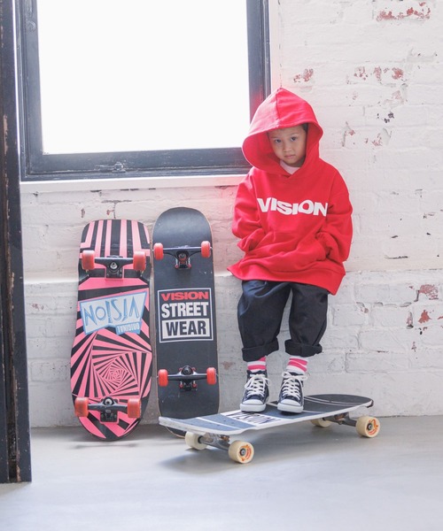 LOWRYS FARM（ローリーズファーム）の「ＶＩＳＩＯＮロゴパーカー　165252（パーカー・キッズ・ブラック/レッド・130cm/150cm/110cm）」の3枚目の写真