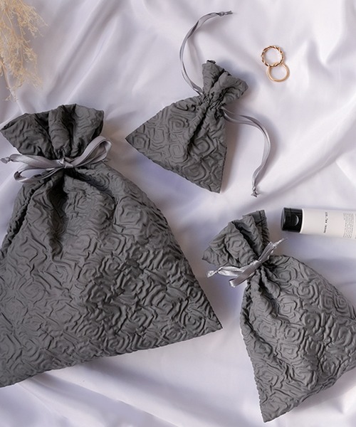 IAMUSE（アイアミューズ）の「ふくれジャガード巾着ポーチ3サイズセット R0387【IAMUSE】（ポーチ・レディース・グリーン系/ピンク系1/グレー系1/ホワイト系1/パープル系・FREE）」の10枚目の写真