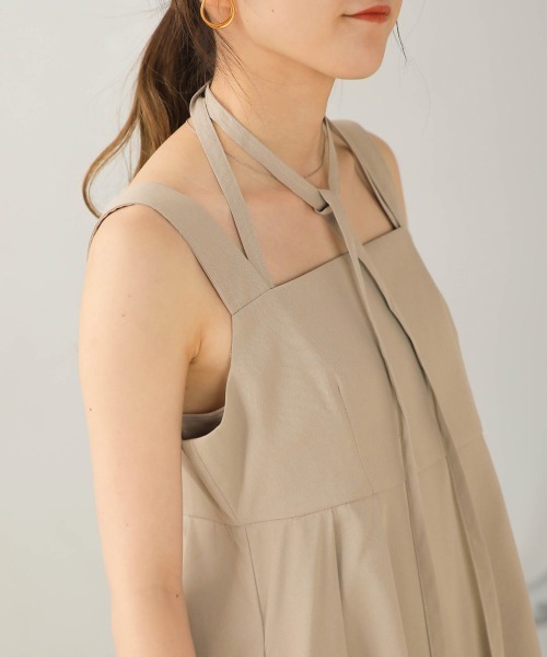 Bab（バブ）の「２WAYストラップジャンパーワンピース（ジャンパースカート・レディース・グレイッシュベージュ/ブラック/ホワイト系その他・M）」の7枚目の写真