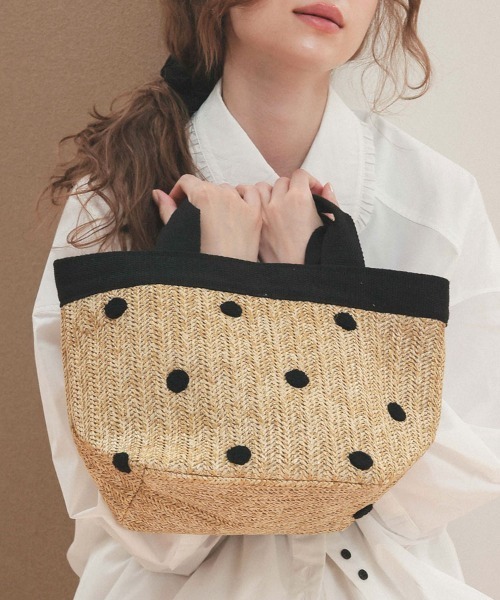 DONOBAN(ドノバン)の「ペーパー風手提げバッグ(トートバッグ・レディース・ベージュ系その他/ブラック系その他・ONESIZE)」の2枚目の写真