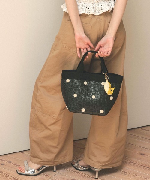 DONOBAN(ドノバン)の「ペーパー風手提げバッグ(トートバッグ・レディース・ベージュ系その他/ブラック系その他・ONESIZE)」の15枚目の写真