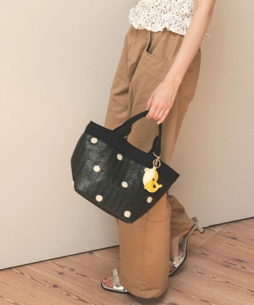 DONOBAN(ドノバン)の「ペーパー風手提げバッグ(トートバッグ・レディース・ベージュ系その他/ブラック系その他・ONESIZE)」の16枚目の写真