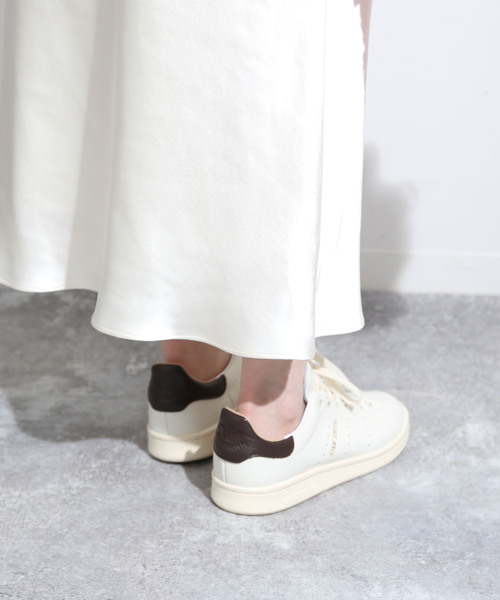 SLOBE IENA（スローブイエナ）の「【ADIDAS/アディダス】STANSMITH LUXスニーカー（スニーカー・レディース・アイボリー・24.5cm/23cm/23.5cm/24cm/22.5cm）」の2枚目の写真