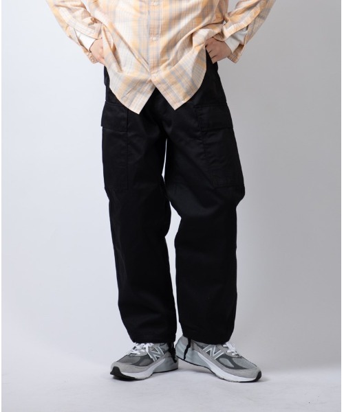Beno（ビーノ）の「TCツイル ワイドシルエット イージー カーゴパンツ（カーゴパンツ・メンズ・ブラック/チャコールグレー/カーキ・M/L）」の2枚目の写真