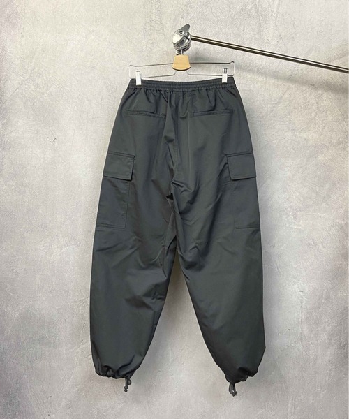 Beno（ビーノ）の「TCツイル ワイドシルエット イージー カーゴパンツ（カーゴパンツ・メンズ・ブラック/チャコールグレー/カーキ・M/L）」の21枚目の写真