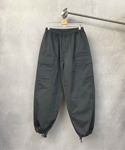 Beno（ビーノ）の「TCツイル ワイドシルエット イージー カーゴパンツ（カーゴパンツ・メンズ・ブラック/チャコールグレー/カーキ・M/L）」の14枚目の写真