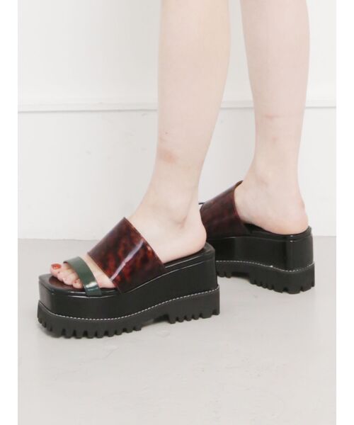 MURUA（ムルーア）の「スクエアトゥスライダーサンダル（サンダル・レディース・ブラック/その他1・22.5/24.5/23.5）」の2枚目の写真