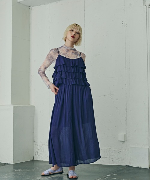 ROSE BUD(ローズバッド)の「フリルキャミソール(キャミソール・レディース・ブルー/ブラック・FREE)」の6枚目の写真