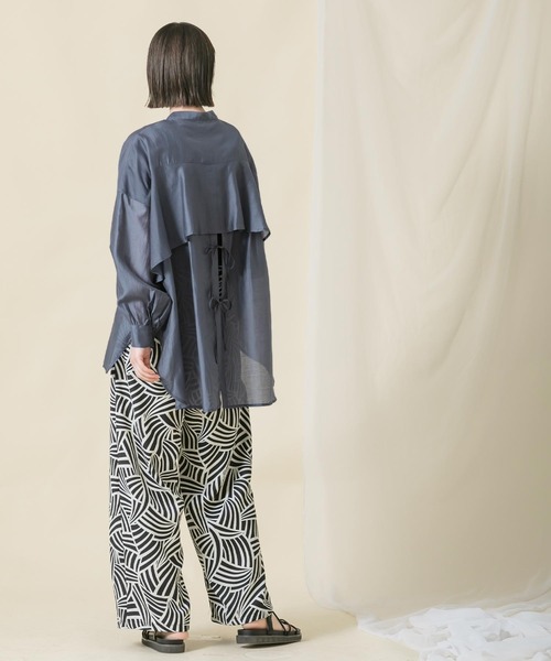 Gready Brilliant(グレディブリリアン)の「シアーバンドN後フリルブラウス(シャツ/ブラウス・レディース・サックスブルー/グレー・FREE)」の13枚目の写真