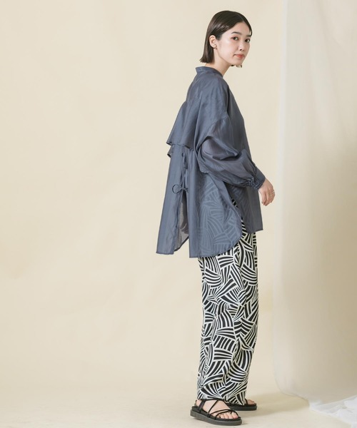 Gready Brilliant(グレディブリリアン)の「シアーバンドN後フリルブラウス(シャツ/ブラウス・レディース・サックスブルー/グレー・FREE)」の14枚目の写真