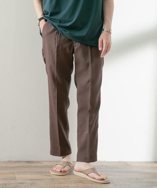 ITEMS URBANRESEARCH(アイテムズ アーバンリサーチ)の「シャンタン センタープレス スラックスパンツ(スラックス・メンズ・ブラック/ベージュ/カーキ/ブラウン・MEDIUM/LARGE)」の1枚目の写真