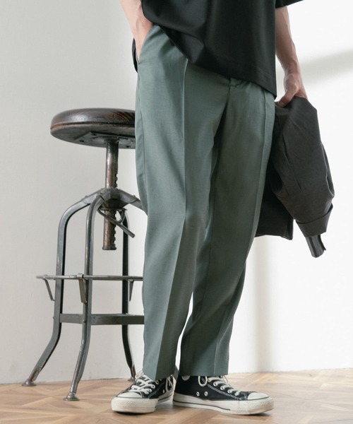 ITEMS URBANRESEARCH(アイテムズ アーバンリサーチ)の「シャンタン センタープレス スラックスパンツ(スラックス・メンズ・ブラック/ベージュ/カーキ/ブラウン・MEDIUM/LARGE)」の4枚目の写真