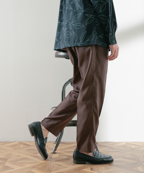 ITEMS URBANRESEARCH(アイテムズ アーバンリサーチ)の「シャンタン センタープレス スラックスパンツ(スラックス・メンズ・ブラック/ベージュ/カーキ/ブラウン・MEDIUM/LARGE)」の11枚目の写真