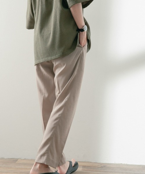 ITEMS URBANRESEARCH(アイテムズ アーバンリサーチ)の「シャンタン センタープレス スラックスパンツ(スラックス・メンズ・ブラック/ベージュ/カーキ/ブラウン・MEDIUM/LARGE)」の15枚目の写真
