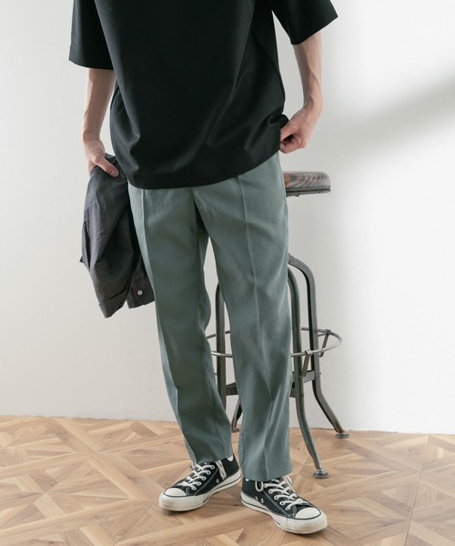 ITEMS URBANRESEARCH(アイテムズ アーバンリサーチ)の「シャンタン センタープレス スラックスパンツ(スラックス・メンズ・ブラック/ベージュ/カーキ/ブラウン・MEDIUM/LARGE)」の17枚目の写真