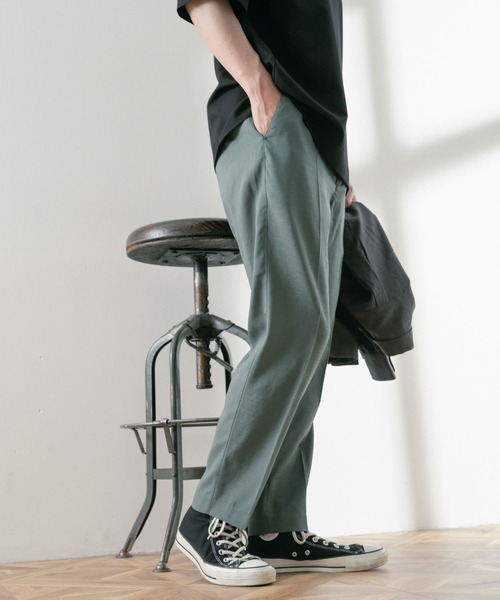 ITEMS URBANRESEARCH(アイテムズ アーバンリサーチ)の「シャンタン センタープレス スラックスパンツ(スラックス・メンズ・ブラック/ベージュ/カーキ/ブラウン・MEDIUM/LARGE)」の18枚目の写真