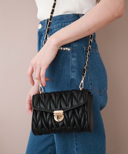 archives（アルシーヴ）の「ウェーブキルトミニショルダー（ショルダーバッグ・レディース・モカ/ブラック/アイボリー・FREE）」の3枚目の写真