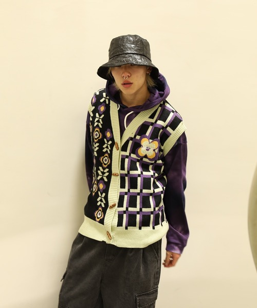 HOOK（フック）の「HOOK -original-　レトロ調花/チェック柄アシンメトリー前開きニットベスト（ベスト・メンズ・ライトベージュ/ブラック・M/L/XL）」の3枚目の写真