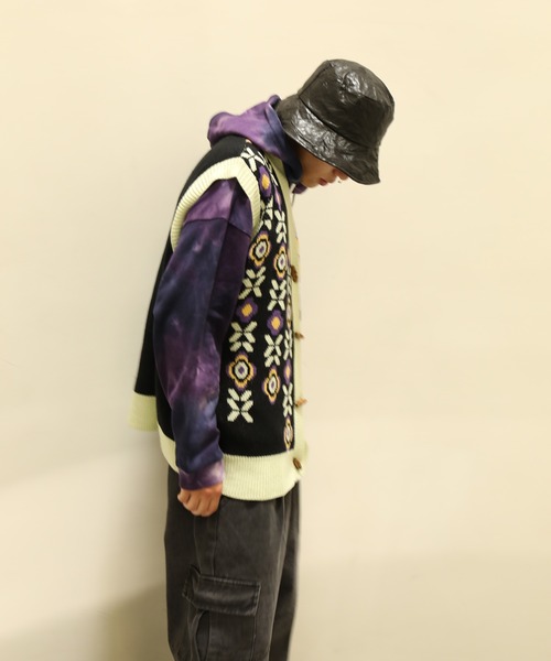 HOOK（フック）の「HOOK -original-　レトロ調花/チェック柄アシンメトリー前開きニットベスト（ベスト・メンズ・ライトベージュ/ブラック・M/L/XL）」の5枚目の写真