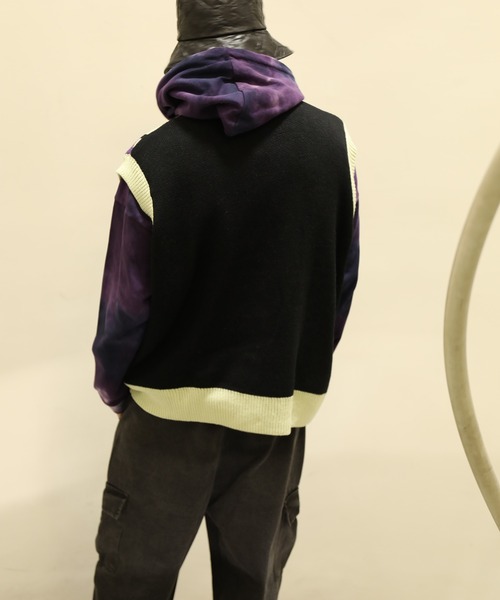 HOOK（フック）の「HOOK -original-　レトロ調花/チェック柄アシンメトリー前開きニットベスト（ベスト・メンズ・ライトベージュ/ブラック・M/L/XL）」の6枚目の写真