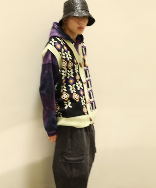 HOOK（フック）の「HOOK -original-　レトロ調花/チェック柄アシンメトリー前開きニットベスト（ベスト・メンズ・ライトベージュ/ブラック・M/L/XL）」の7枚目の写真