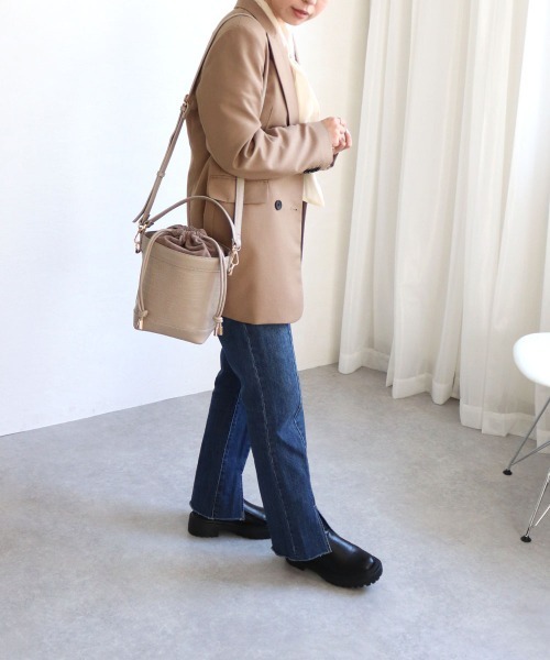 MIAN (ミアン)の「筒型2wayショルダーバッグ(ショルダーバッグ・レディース・グレイッシュベージュ/ブラウン/ブラック・FREE)」の10枚目の写真