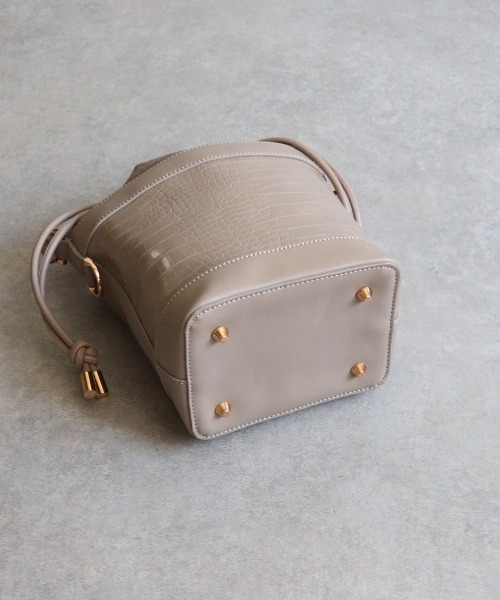 MIAN (ミアン)の「筒型2wayショルダーバッグ(ショルダーバッグ・レディース・グレイッシュベージュ/ブラウン/ブラック・FREE)」の13枚目の写真