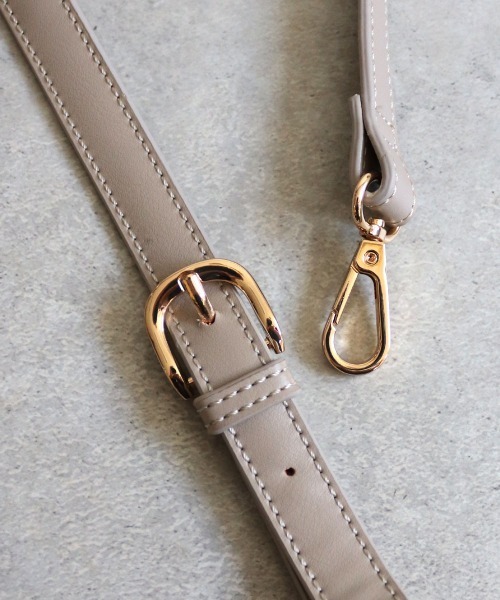 MIAN (ミアン)の「筒型2wayショルダーバッグ(ショルダーバッグ・レディース・グレイッシュベージュ/ブラウン/ブラック・FREE)」の17枚目の写真