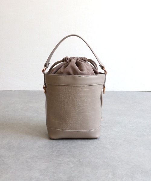 MIAN (ミアン)の「筒型2wayショルダーバッグ(ショルダーバッグ・レディース・グレイッシュベージュ/ブラウン/ブラック・FREE)」の12枚目の写真