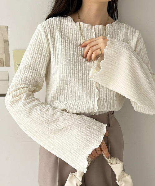 GeeRA（ジーラ）の「【新色追加】前後２wayジャガードフレアスリーブカットソー（Tシャツ/カットソー・レディース・アイボリー/ブラック/モカ/ブルー/ライトグレー/グレイッシュベージュ・LARGE/X-LARGE/SMALL/MEDIUM）」の2枚目の写真