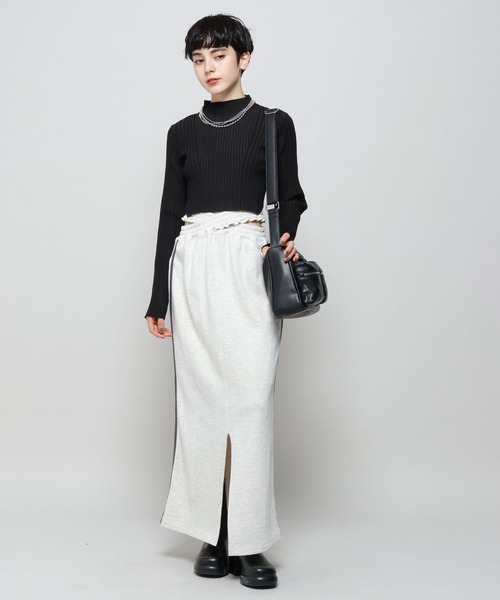 PAGEBOY(ページボーイ)の「バイカラーリブハイネックショート(ニット/セーター・レディース・ブラック/ブルー/モカ/オフホワイト・FREE)」の7枚目の写真