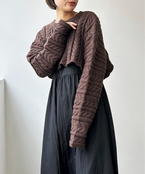 Meli rich(メリーリッチ)の「クロップド丈ケーブルニット(ニット/セーター・レディース・オフホワイト/ベージュ/ブラック/ブラウン・MEDIUM)」の22枚目の写真