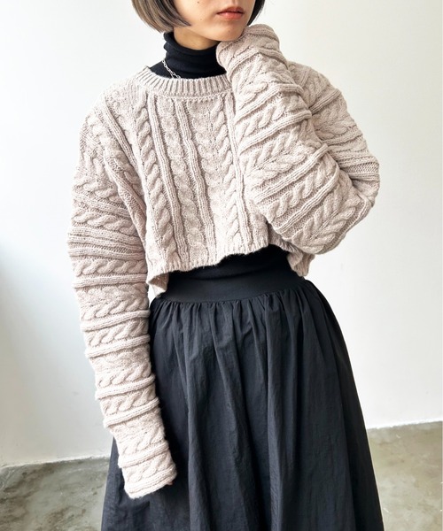 Meli rich(メリーリッチ)の「クロップド丈ケーブルニット(ニット/セーター・レディース・オフホワイト/ベージュ/ブラック/ブラウン・MEDIUM)」の8枚目の写真