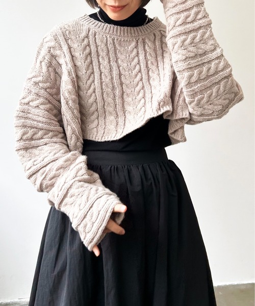 Meli rich(メリーリッチ)の「クロップド丈ケーブルニット(ニット/セーター・レディース・オフホワイト/ベージュ/ブラック/ブラウン・MEDIUM)」の11枚目の写真