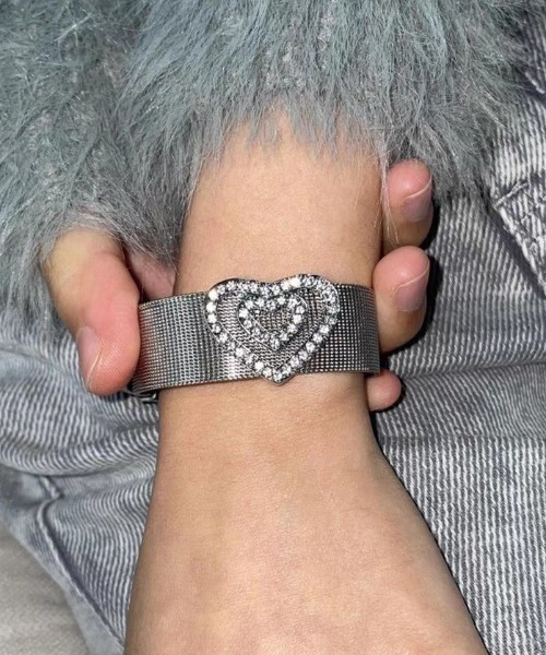 Vipoa(ヴィポア)の「Rhinestone Wide Bracelet(バングル/リストバンド・レディース・シルバー・FREE)」の1枚目の写真