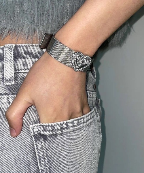 Vipoa(ヴィポア)の「Rhinestone Wide Bracelet(バングル/リストバンド・レディース・シルバー・FREE)」の2枚目の写真