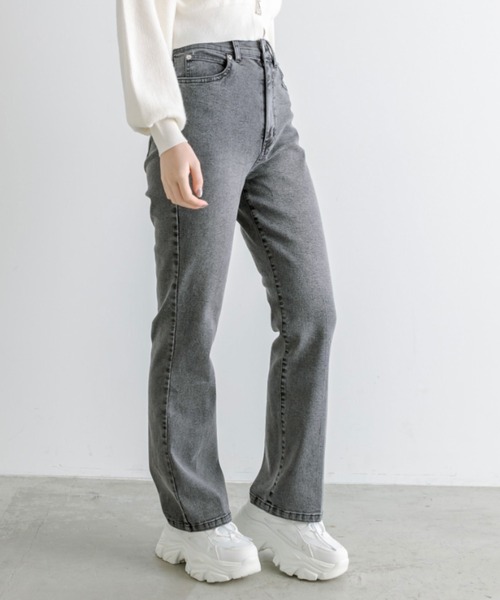 OLIVE des OLIVE（オリーブデオリーブ）の「【S/Mサイズ展開】細見えストレッチフレアデニムパンツ 1041030040（デニムパンツ・レディース・スミクロ/ブルー・MEDIUM/SMALL）」の4枚目の写真