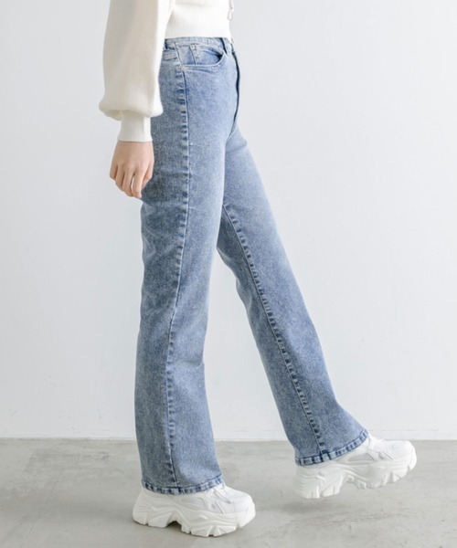 OLIVE des OLIVE（オリーブデオリーブ）の「【S/Mサイズ展開】細見えストレッチフレアデニムパンツ 1041030040（デニムパンツ・レディース・スミクロ/ブルー・MEDIUM/SMALL）」の3枚目の写真