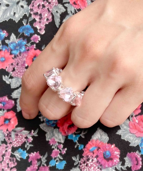 Casselini（キャセリーニ）の「Casselini(キャセリーニ)ハートビジューリング（リング・レディース・クリア/ピンク/ネイビー・FREE）」の2枚目の写真