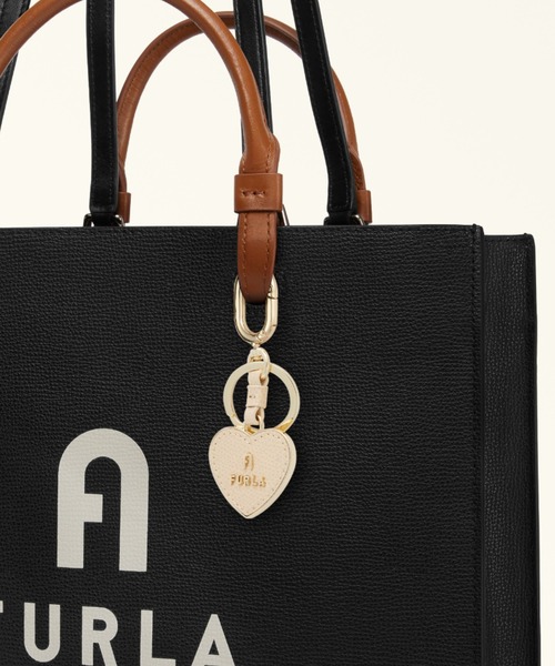 FURLA(フルラ)の「FURLA CAMELIA KEYRING HEART(キーホルダー・レディース・ベージュ・ONE SIZE)」の3枚目の写真