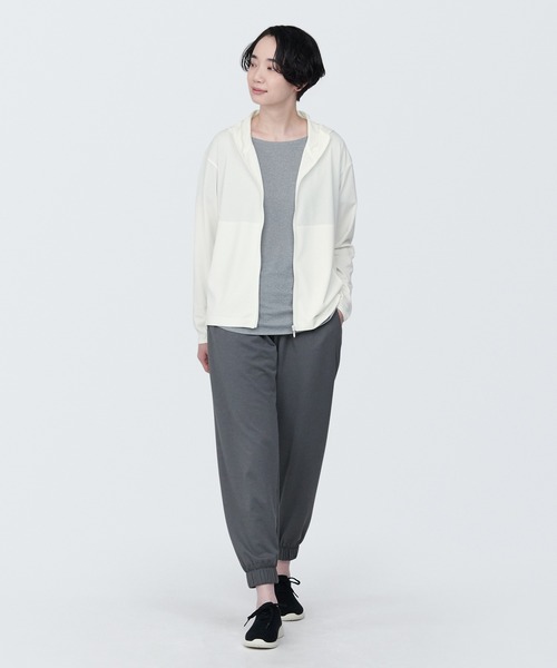 無印良品(ムジルシリョウヒン)の「〔MUJI WALKER〕婦人 UVカット乾きやすいジップパーカ(パーカー・レディース・ブラック/オフホワイト/グレー系1/ピンク・L/XL/XS/S/M)」の5枚目の写真